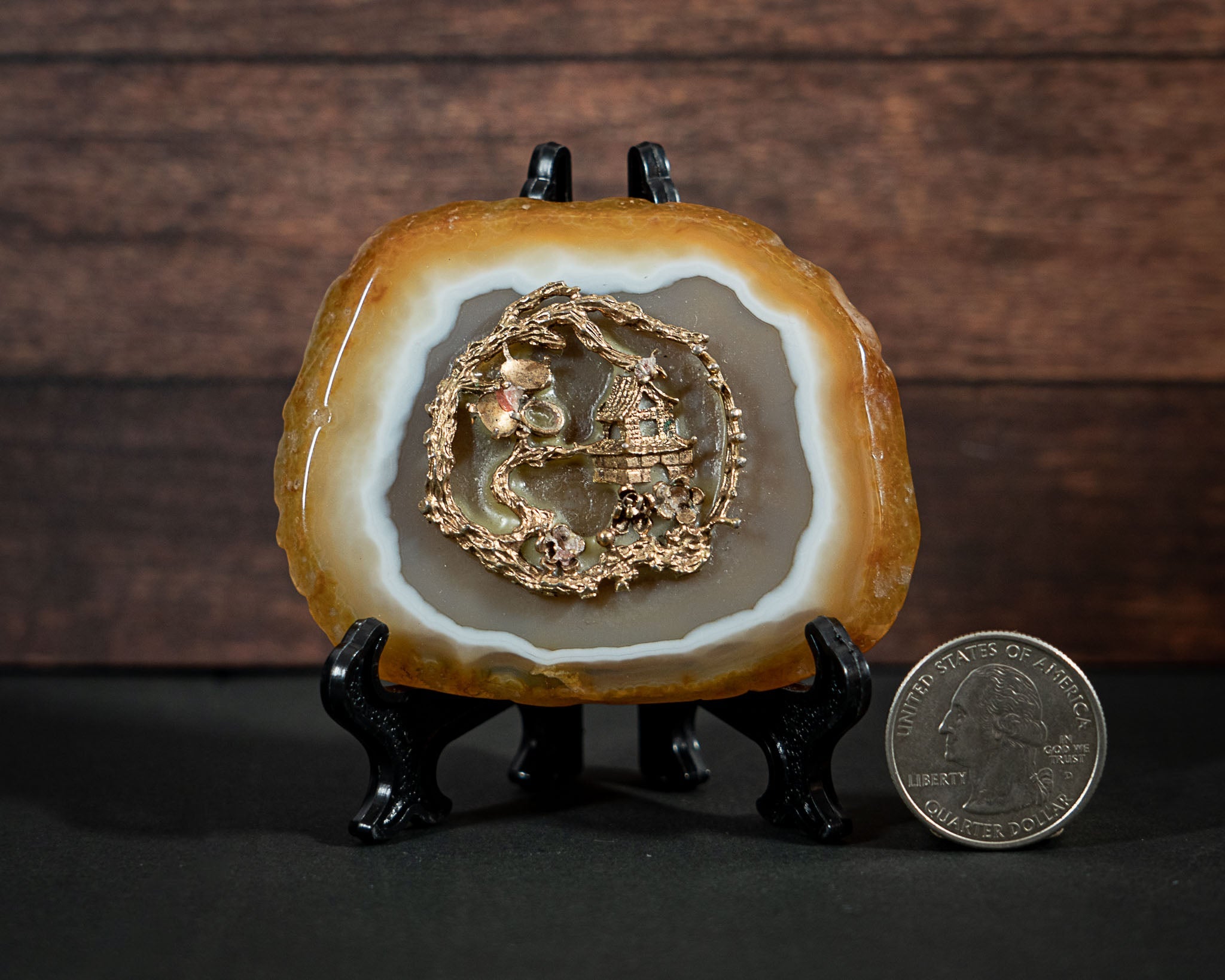 Agate slice with Decoration